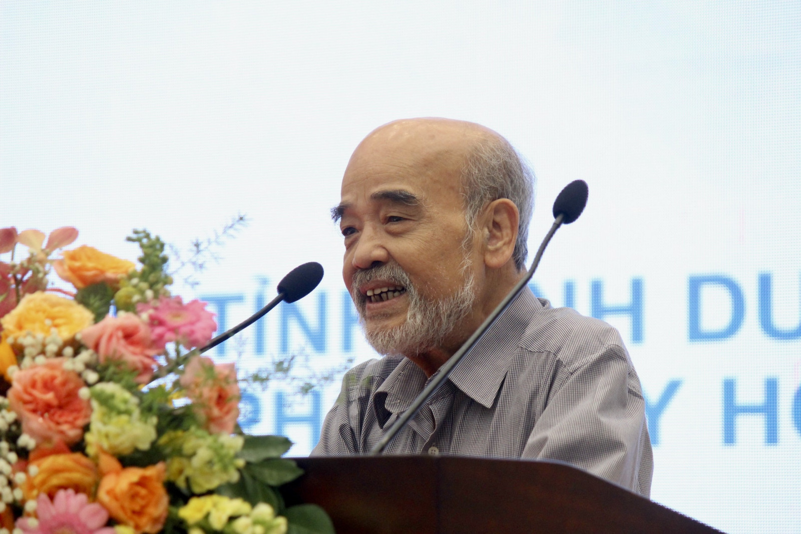 GS.TSKH Đặng Hùng Võ phát biểu tại hội thảo.